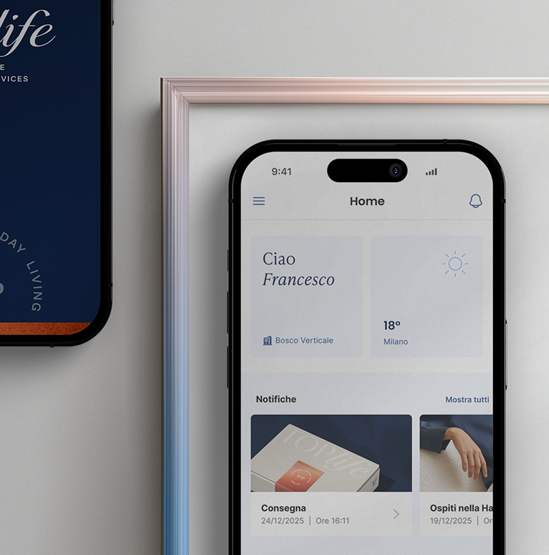 Schermo di uno smartphone con applicazione di notifiche che saluta Francesco, mostra il meteo a Milano e avvisi di consegna e ospiti nella hall.